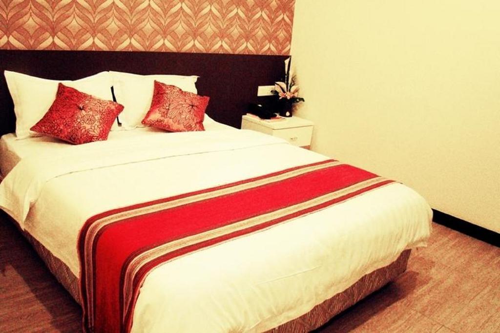Adel Hotel Putatan Cameră foto